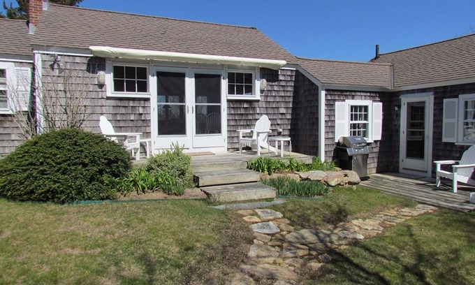 Falmouth Casa | 93 Indian Ridge Rd: 2 dormitorios / 1. 5 BA frente al mar a 0,1 millas en Falmouth, capacidad para 4