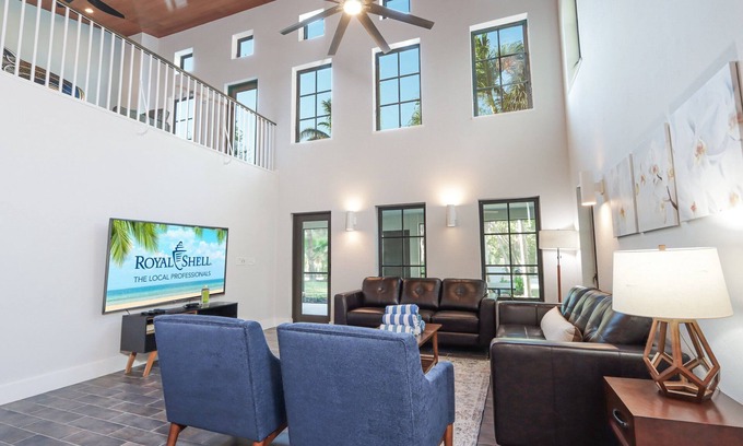 Captiva Condominio | Two Bedroom Duplex, Located Only 7 Houses Away from The Gulf of Mexico! Beach Breeze