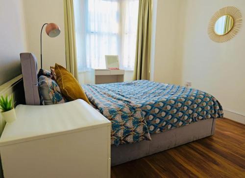 Green Street East Apartamento | Two bedroom flat near transport & shops