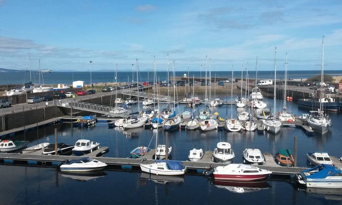 Nairn Apartamento | Two-bedroom flat overlooking Nairn Harbour, close to facilities