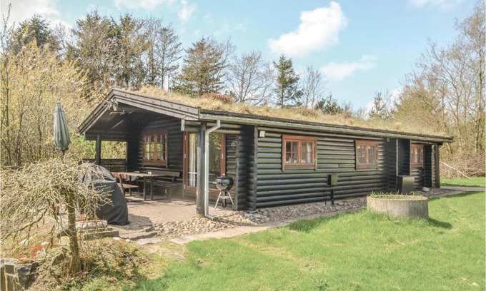 Ronbjerg Casa | Two-Bedroom Holiday Home in Roslev