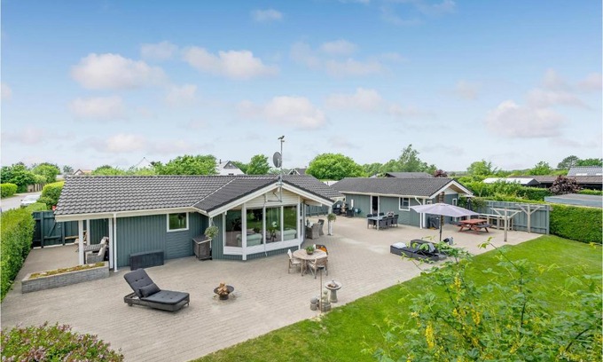 Lystrup Casa | Two-Bedroom Holiday Home In Ega