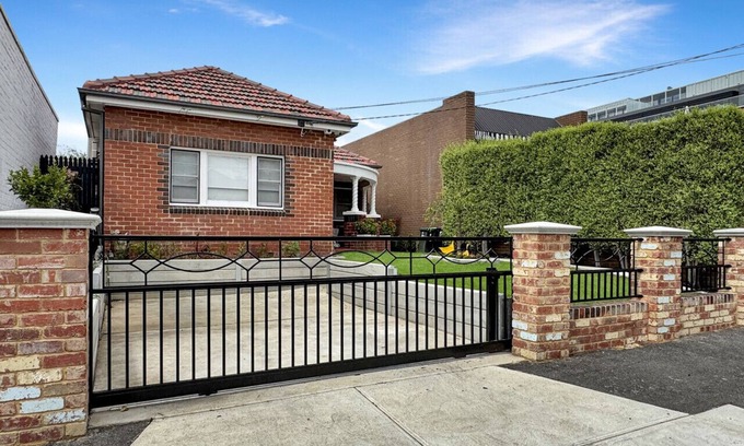 Brunswick East Apartamento | Two bedroom home with great outdoor area & parking