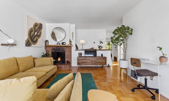 Excelsior Casa | Two Bedroom Home Near the Freeway for Easy Access