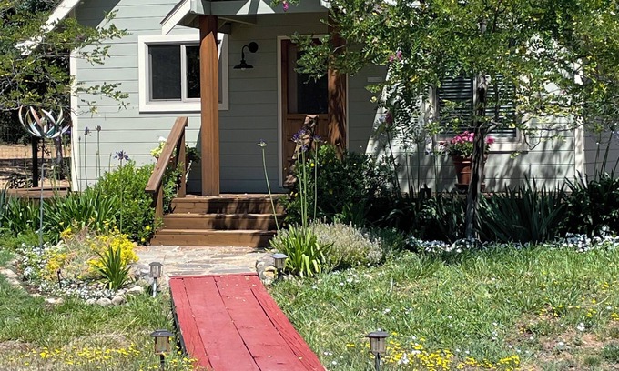 Glen Ellen Casa | Two-bedroom House with Wrap-Around Deck & Garden - Super Amenities