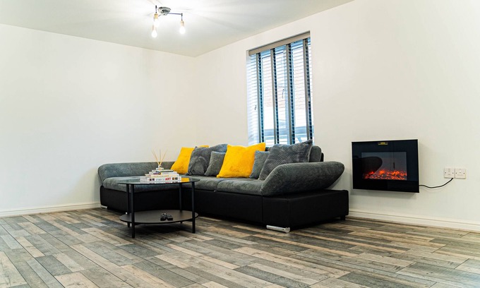 Abbey Wood Apartamento | TWO BEDROOM LUXURY GROUND FLOOR APARTMENT.
