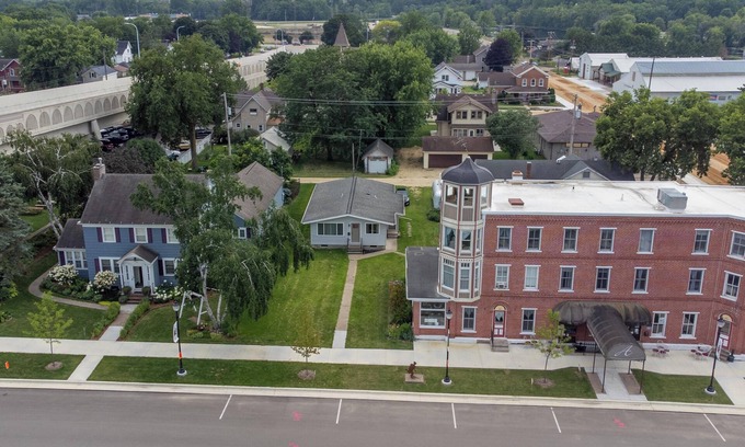 Wabasha Casa | Two Bedroom Main Street house in the middle of Wabasha MN