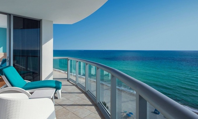 Sunny Isles Beach Complejo | Two Bedroom Oceanfront Apartment