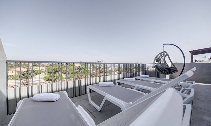St. Andrew's Apartamento | Two Bedroom Penthouse - Jacuzzi
