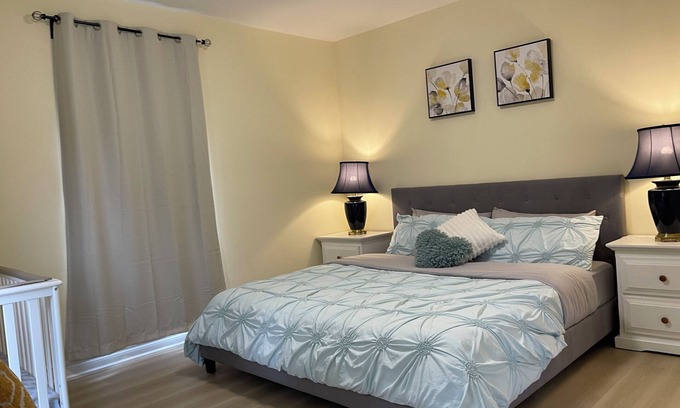Niagara Falls Casa | Two-bedroom Suite with King Bed - 4 Min to The Falls