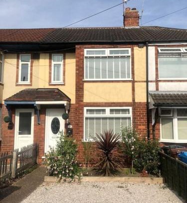 Hull Casa | Two bedroom terrace house with parking
