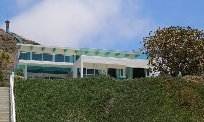 La Fonda Condominio | Two bedroom, two bath beach house on wide sandy beach.