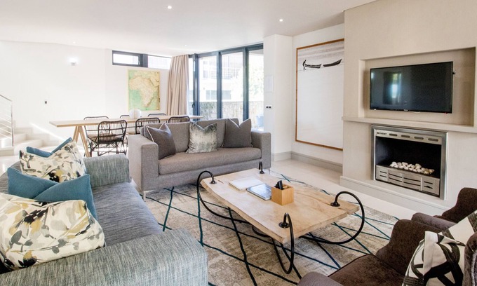 Hermanus City-Centre Apartamento | Dos dormitorios con barbacoa y vistas al mar