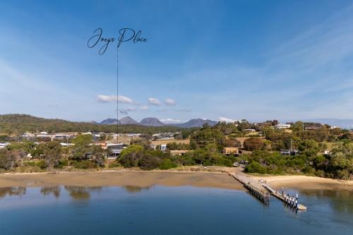 Coles Bay Casa | Two bedrooms family house in Coles Bay with direct access to the Swan River!
