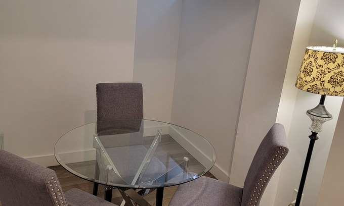 Sherwood Park Apartamento | Two Bedrooms Modern Cozy Suite
