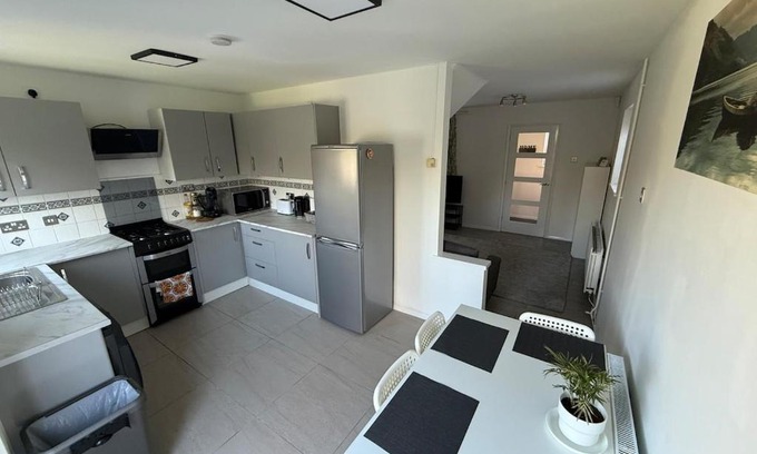 Milton Keynes Casa | Two-bedrooms Newly refurbished central