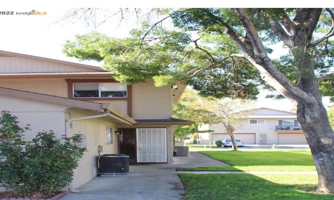 Antioch Condominio | Two bedrooms one Bath Two story Condo upto 6 people