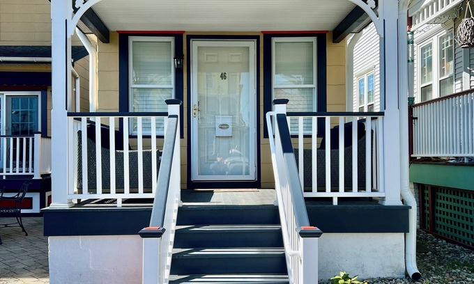 Ocean Grove Cabaña | Two blocks from the beach! Sleeps 2, 1 bedroom, 1 bathroom