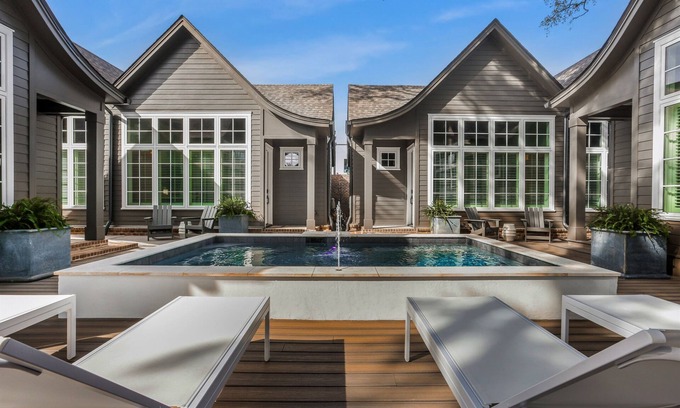 Fairhope Cabaña | Two Cottage Suites in one! Downtown Cottage Hideaway