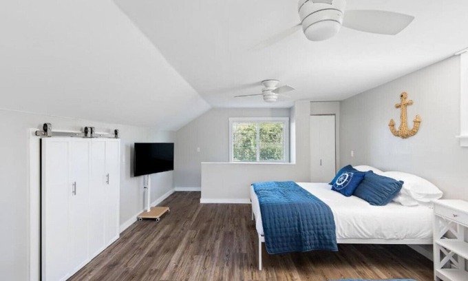 Winterport Apartamento | Stunning Remodeled Coastal Oasis - Gorgeous Water Views, A/C, Dogs, Firepit
