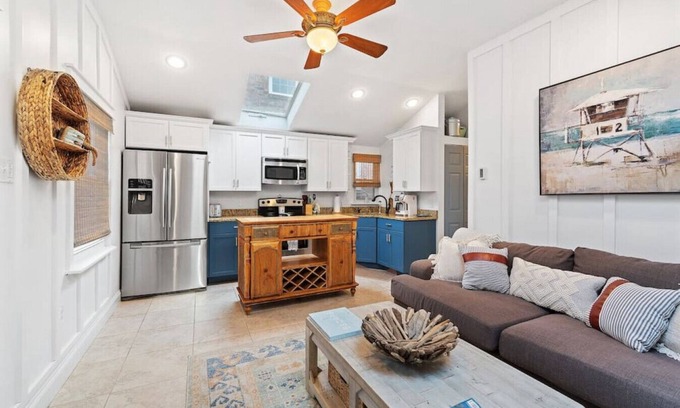 Margate City Casa | Two Cottages w/ Patios - Close to Beach