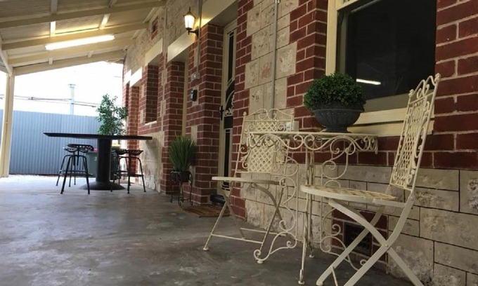 Keith Cama Y Desayuno | Two Cow Cottage Bed & Breakfast