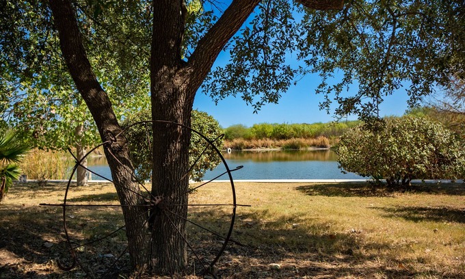 New Braunfels Cabina | Two Cozy Cabins Located on 65 Acres – A Peaceful Ranch Escape