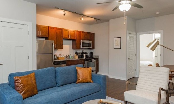 Music Row Apartamento | TWO Cozysuites Stylish Music Row Condos w Parking