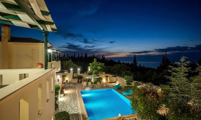 Agios Nikitas Villa | Dos villas exclusivas con piscina de lujo, vista al mar Jónico, WIFI gratuito y estacionamiento