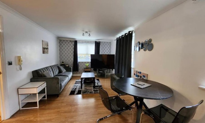 Hatfield Apartamento | Two Double Bedroom Apartment with Allocated Parking and Fast WiFi in Hatfield