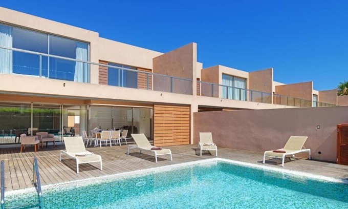 Salgados Casa | TWO Family-friendly 2BR Villas, Private Pool, Full Kitchen and Pet-friendly!