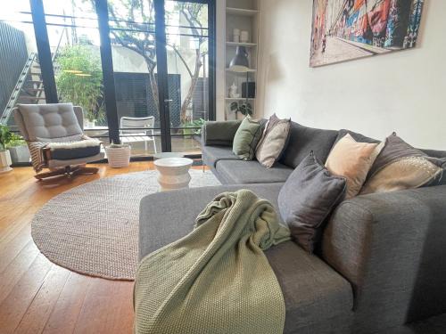 Richmond Casa | TWO FIVE ZERO RICHMOND four bedroom cityviews lockup garage