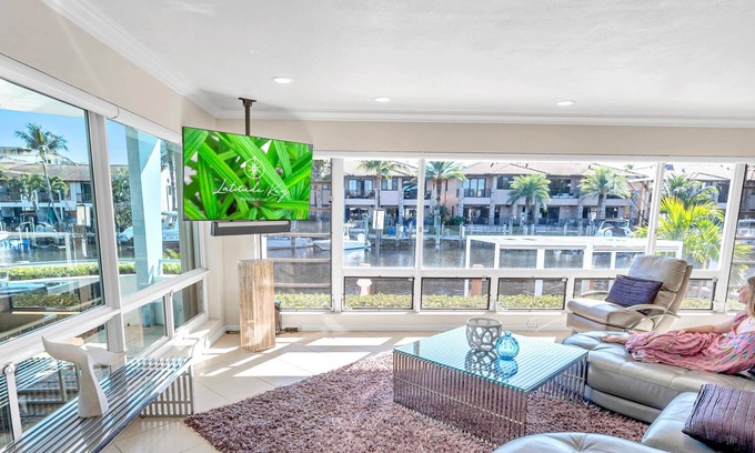 Coral Ridge Condominio | Two-floor Suite | Heated pool | Dock Access | Quiet Neighborhood | SaltAire One | RESlDENCES