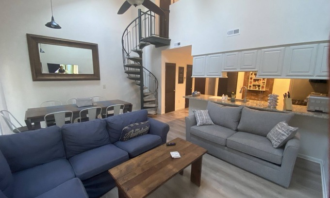 Vernon Condominio | Two Full Baths in Newly Renovated ski golf Condo! New on Market!!