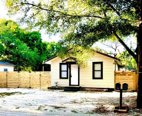 St. Petersburg - Clearwater Apartamento | Two Fully Equipped Apartments and a Studio 5 miles from the beach