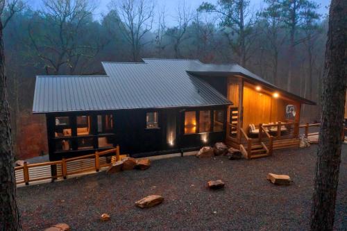 Broken Bow Casa | Two Gorgeous Cabins with Basketball Court in Broken Bow, Oklahoma