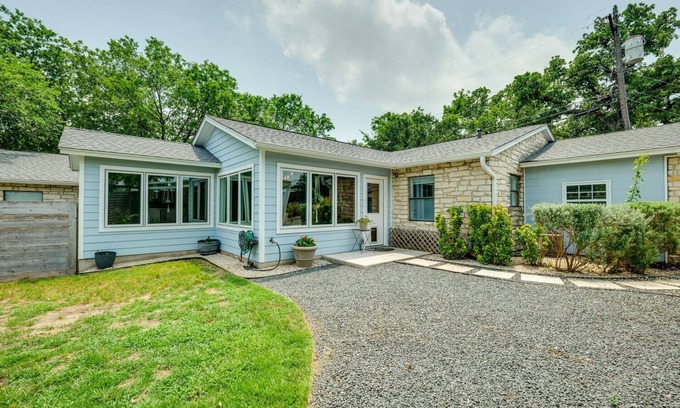 Hancock Casa | Two-Home Heart of Austin Compound and Karaoke Room