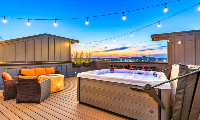 Hurwood Heights Casa | Two Homes Hot Tub Rooftop Deck in Nashville