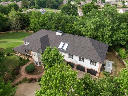 Fayetteville Casa | Two houses 7 bedrooms 3 King beds 7400 sq ft