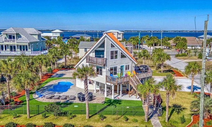 Villa Segunda Casa | Two if by Sea – Steps to the Gulf with a Private Pool!