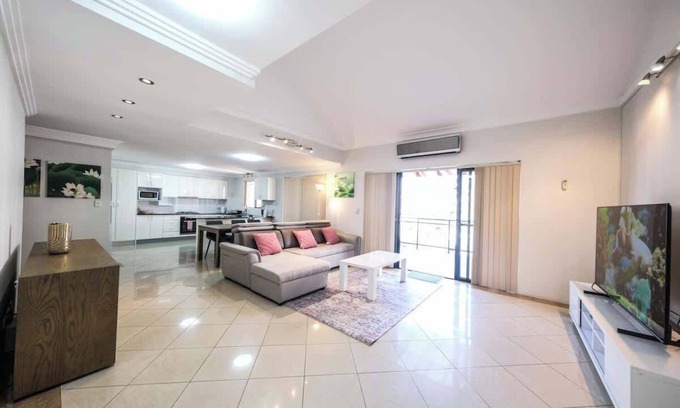 Liverpool Apartamento | Two Level 3 Bedroom Penthouse in Sydney Liverpool