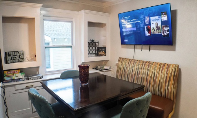 Birmingham Casa | Two levels of entertainment!