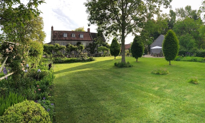 Wedmore Cabaña | Two luxurious cottages to rent ideal for group of friends or family