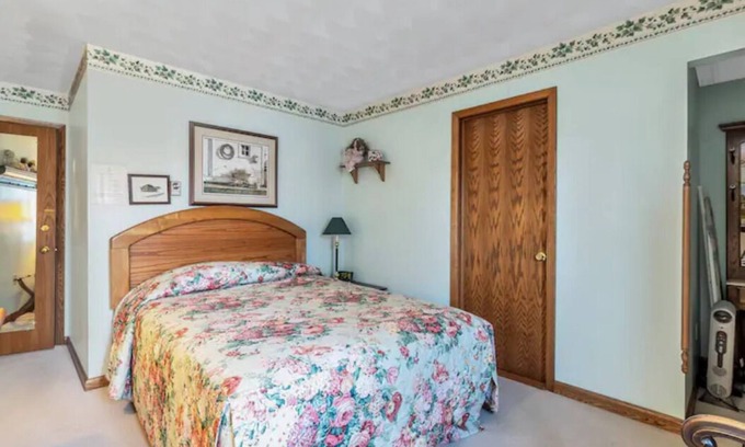 Clarks Summit Apartamento | Two Master Bedroom Suite at The Red Barn Village