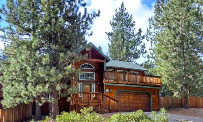 Pioneer Trail Casa | Two Master Family Home Ready for Adventure - Gran campamento base para explorar Tahoe