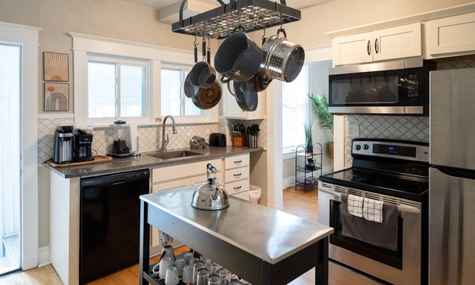 Beachwood-Bluffton Casa | Two-minute walk to Lake Michigan beaches!