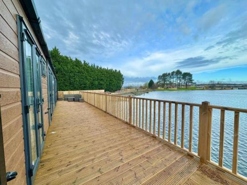 Fence Cabina | Two Neighbouring Luxury Lodges