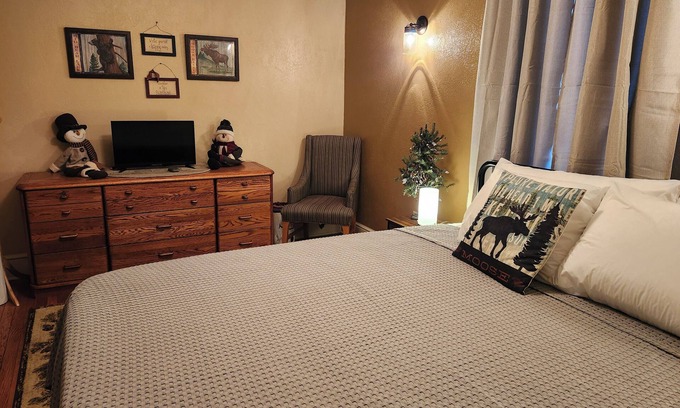 Petersburg Casa | Two Options for Sleeping Main Floor 155.00 a night Both Floors just add 45.00