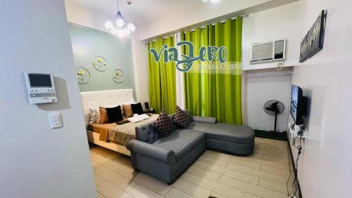 Pasay Apartamento | Two Palm Tree Villas Condominium - Studio 1st FL with Balcony - Across Terminal 3 Airport
