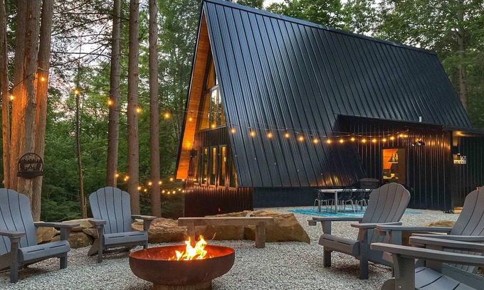 Rogers Cabina | Two Pines Hollow | Private | Waterfall | Hot Tub
